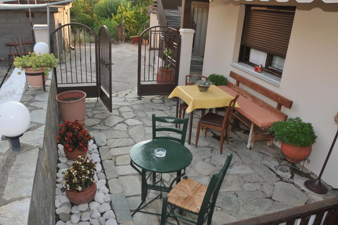 Guesthouse Bloutsos Rooms Kastraki  Bagian luar foto