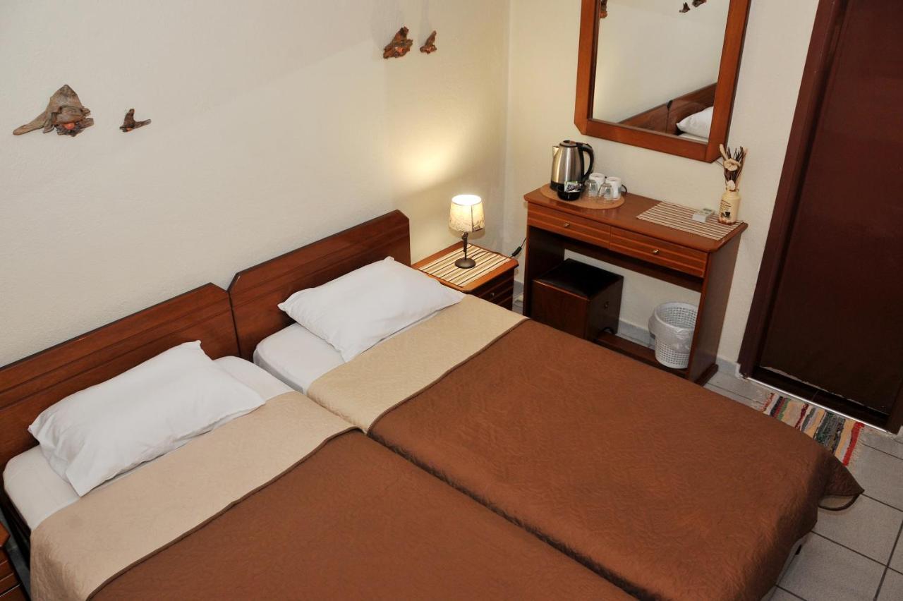 Guesthouse Bloutsos Rooms Kastraki  Bagian luar foto